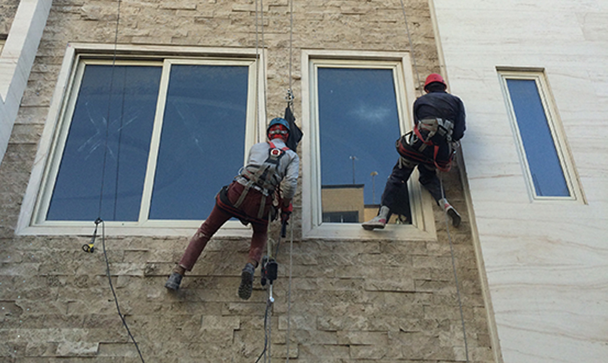 پیچ رولپلاک نمای سنگی ساختمان